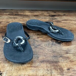 Vionic Sandals Black Silver Ring Thong Toe Post‎ Slight Wedge heel Women's 7
